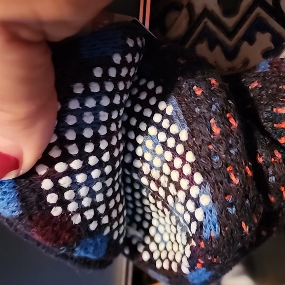 Bombas The Gripper Slipper NWT medium (8-10.5) true to size - Picture 7 of 7